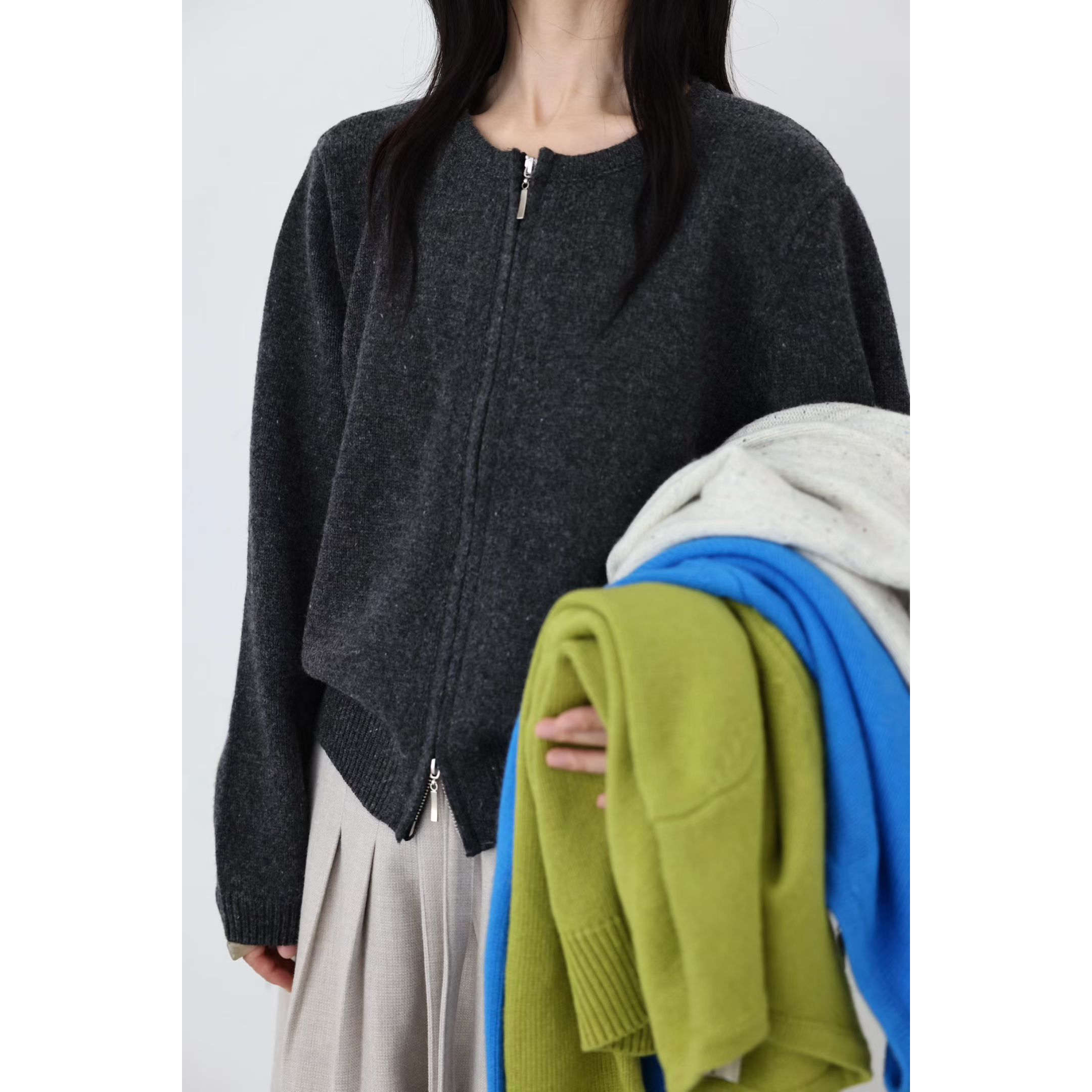 韩系温柔风圆领纽扣长袖针织毛衣