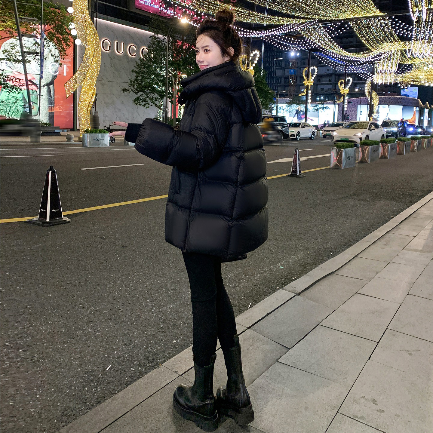 黑色中长款女士羽绒服2025新款