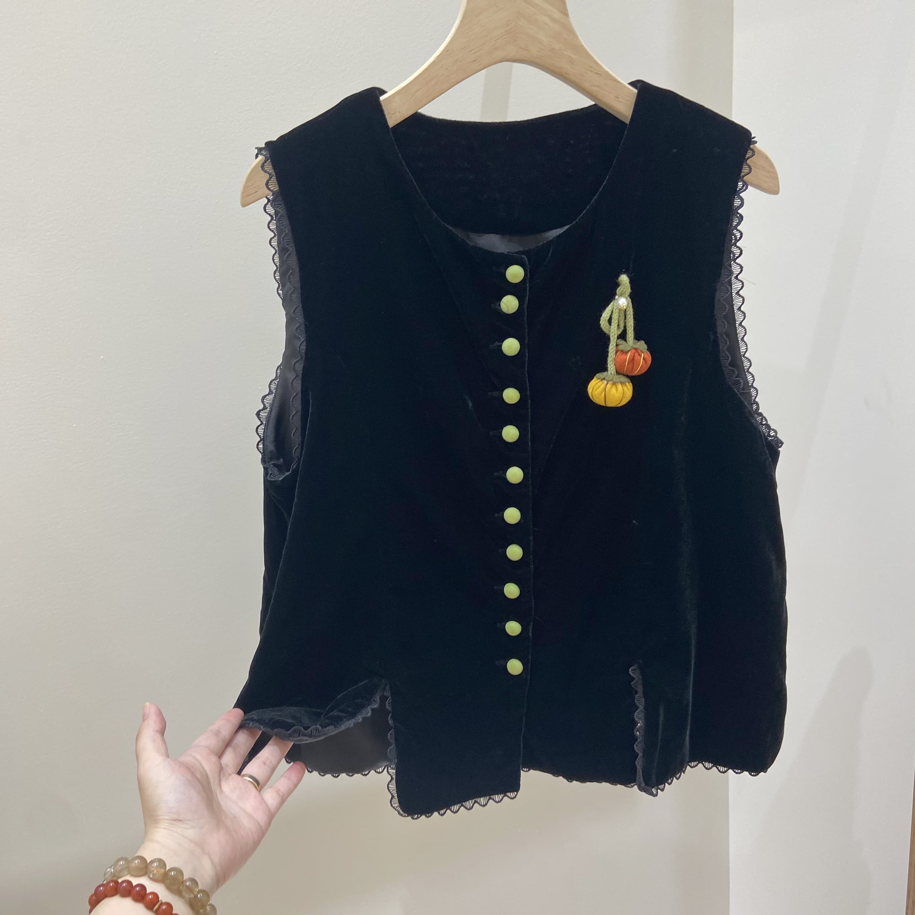 黑色丝绒南瓜挂件马甲背心宽松潮