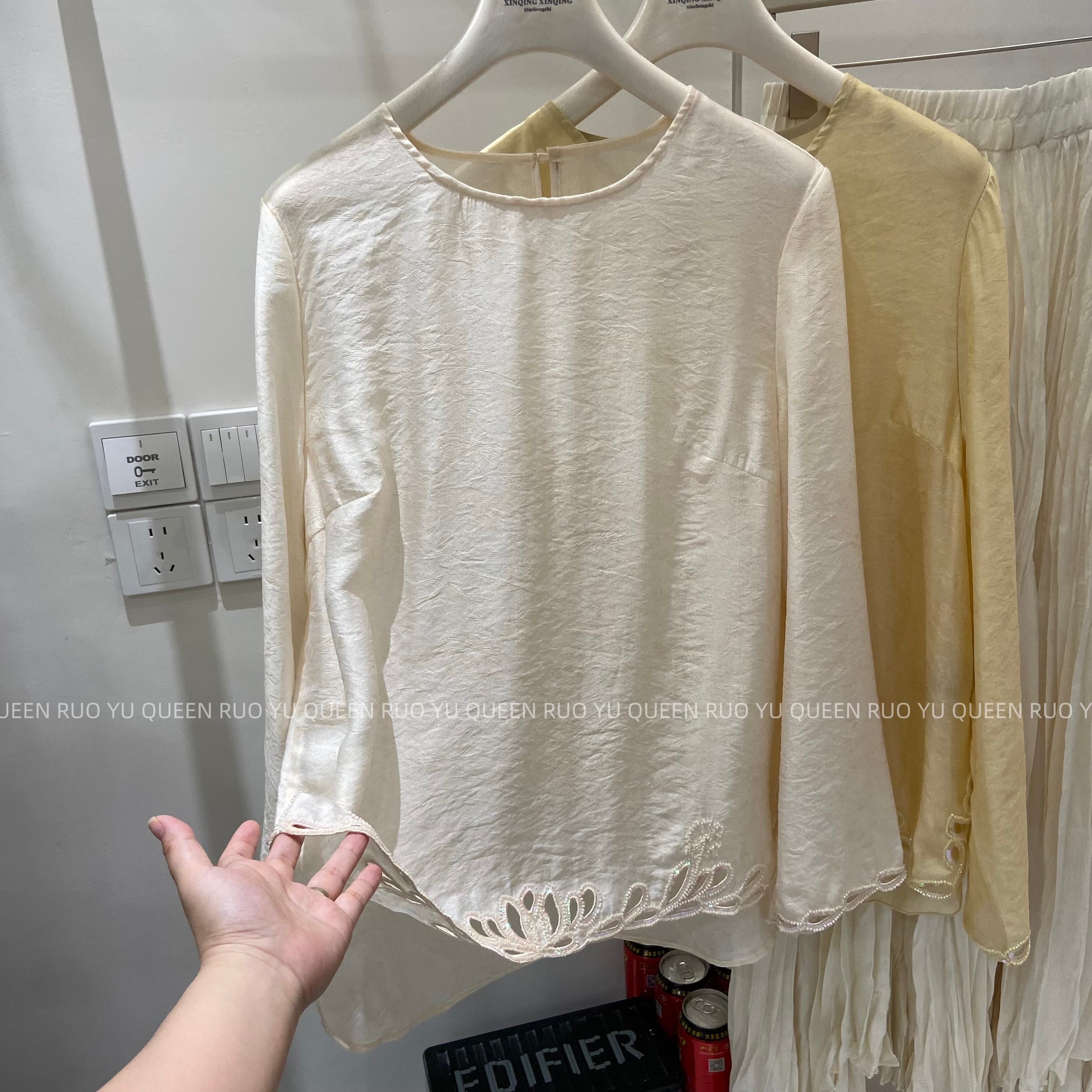 新中式镂空钩花钉珠天丝衬衫宽松上衣153元