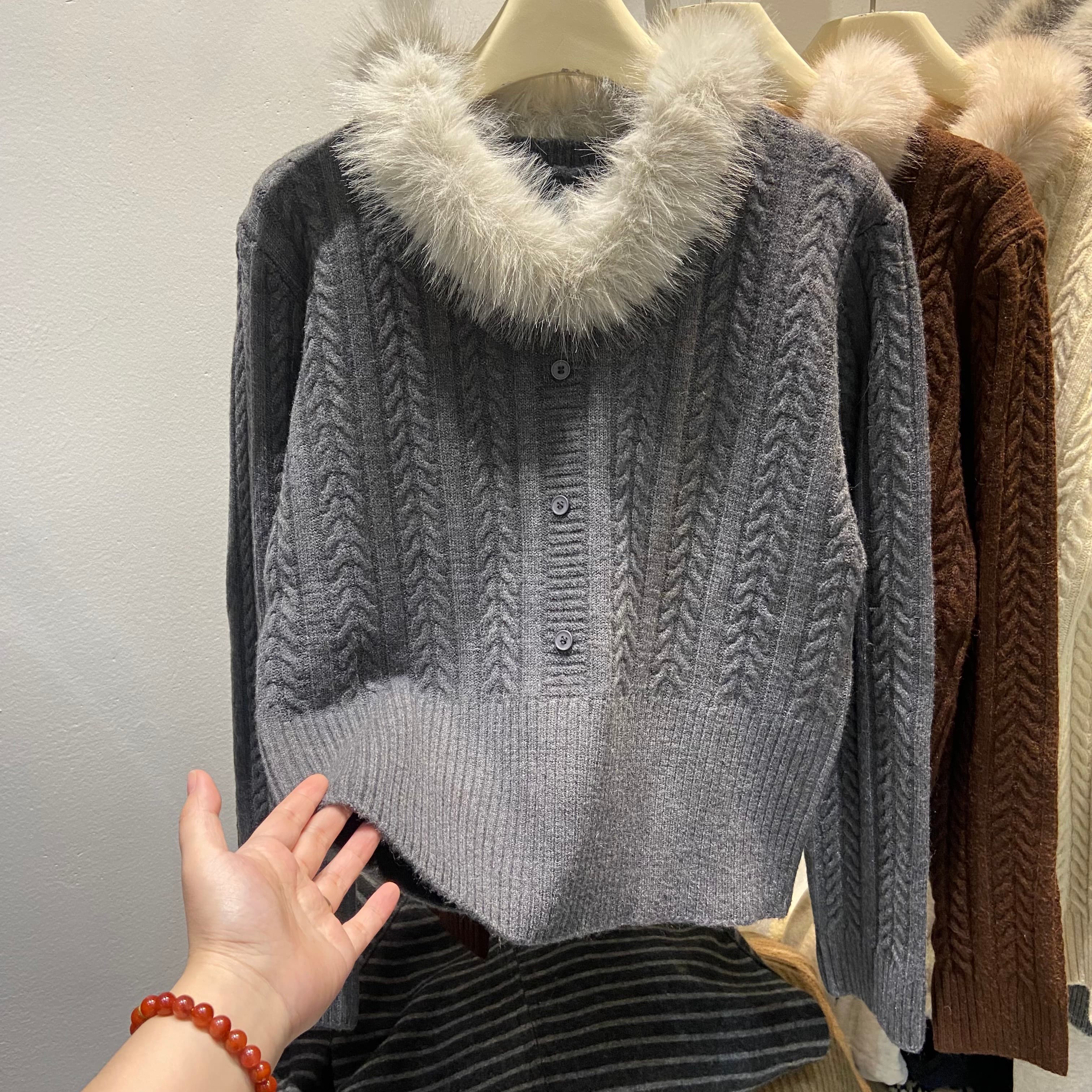 毛领麻花连帽单排扣毛衣针织开衫