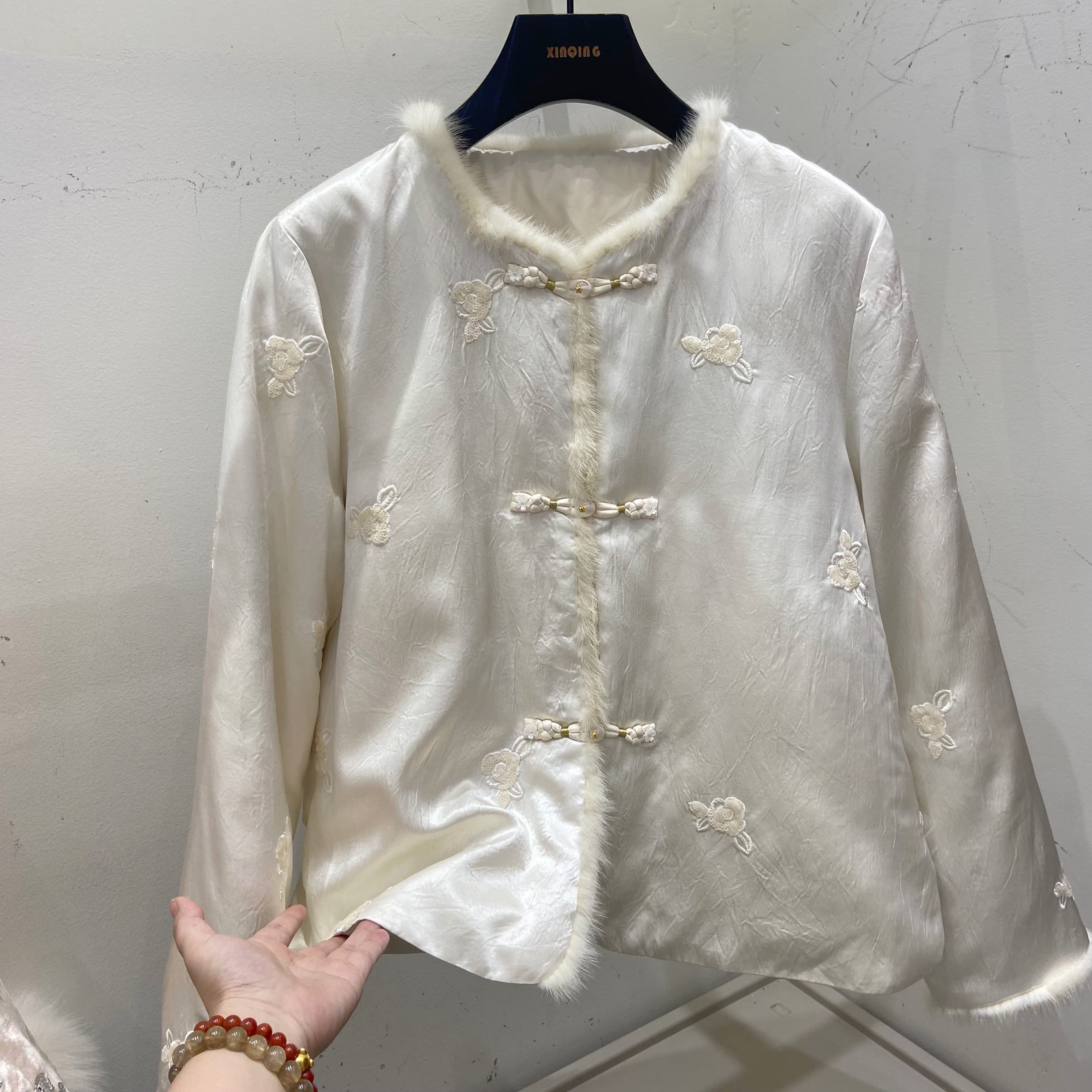 新中式水貂毛米白色盘扣羽绒服女