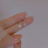 925银小巧花朵耳钉女2025新款 精致小众迷你耳骨钉高级感耳环 爆款