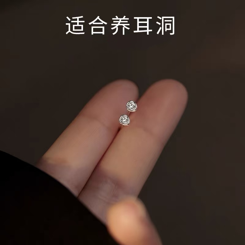 925纯银迷你锆石耳钉小众轻奢2025新爆款耳环高级耳饰女