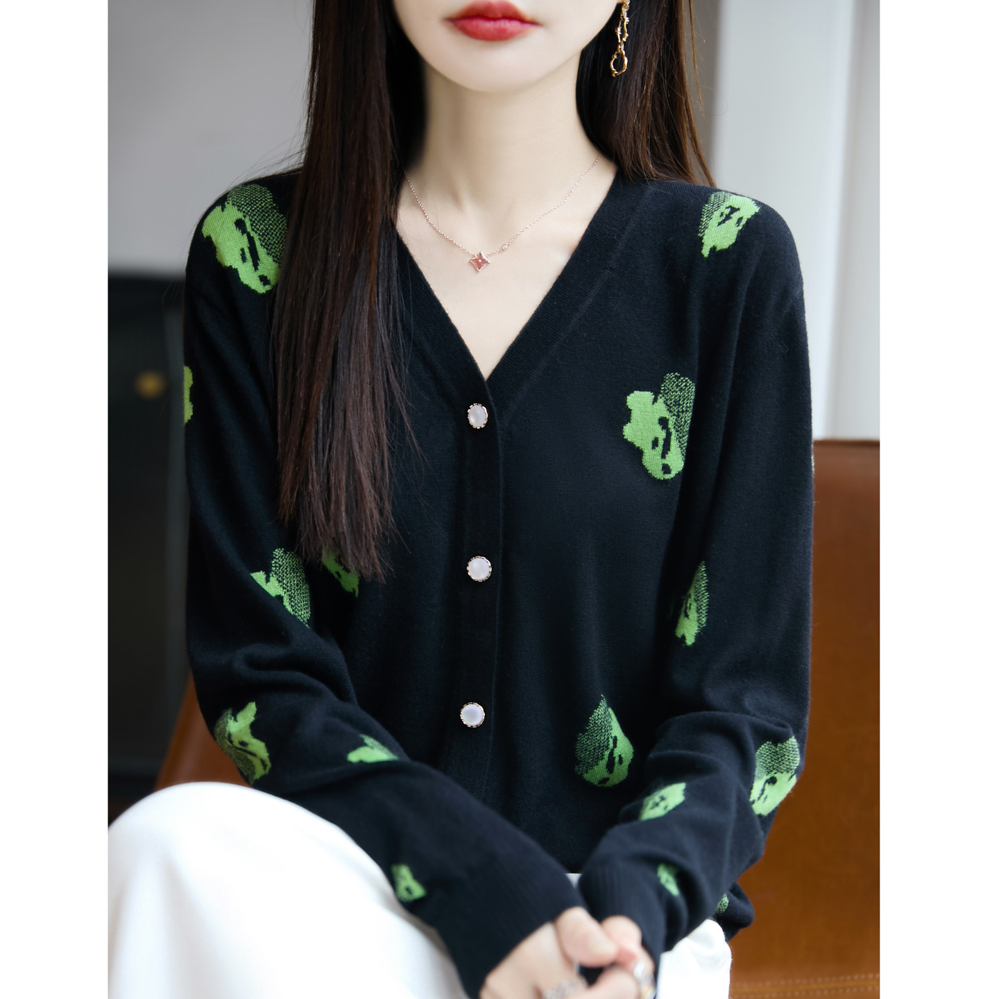 高级感提花V领针织开衫女初秋新款洋气减龄宽松显瘦百搭薄款外套图片