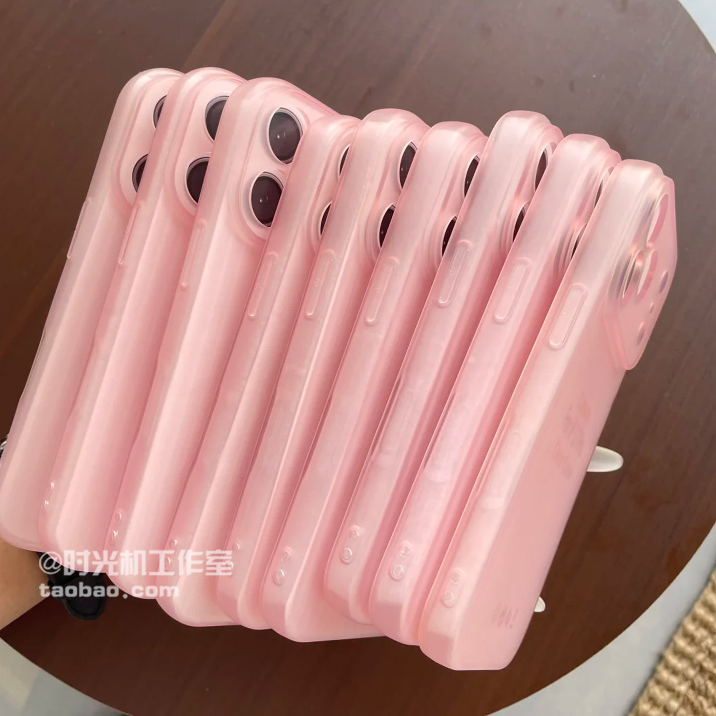 适用iPhone17Pro嫩粉半透瓦楞壳