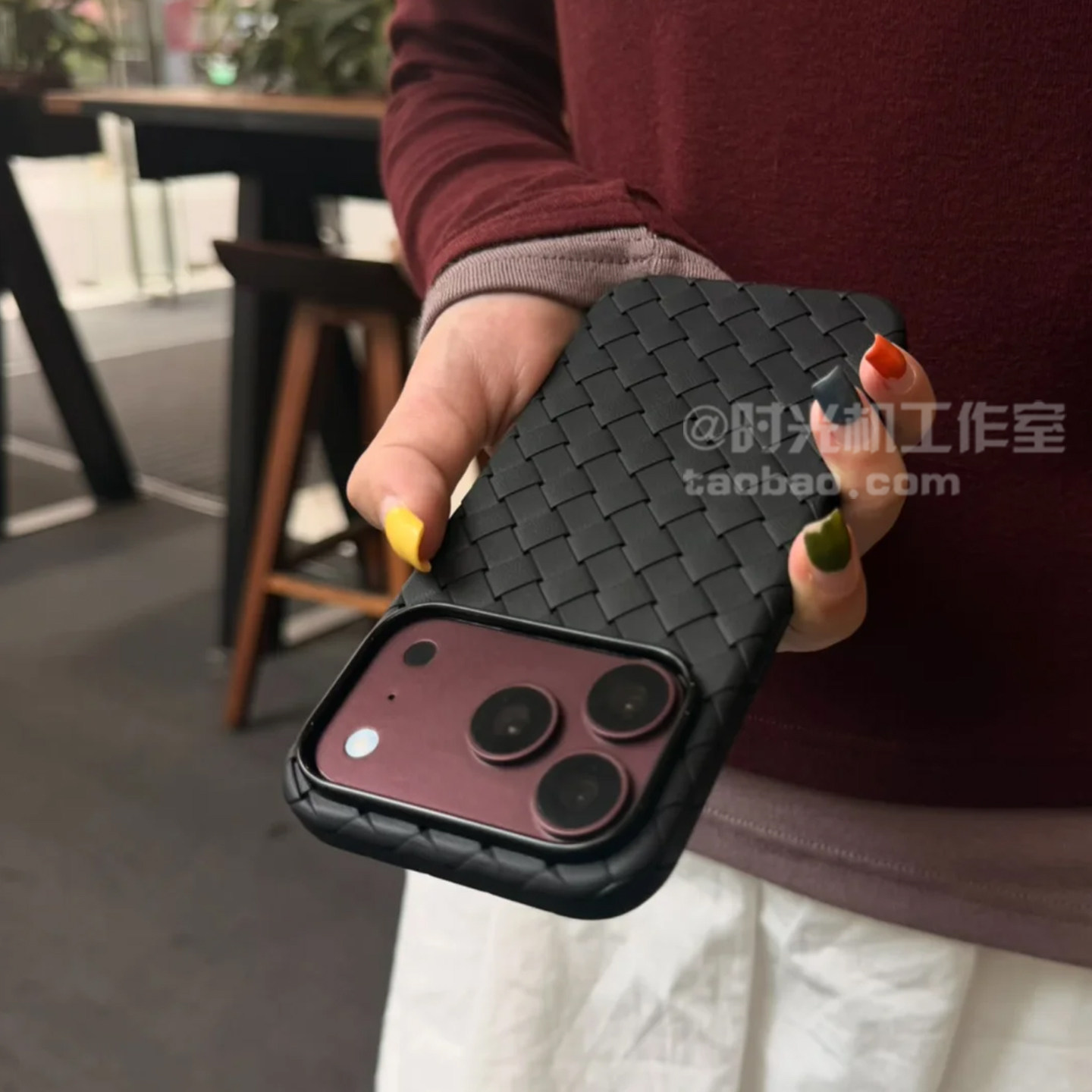 适用iPhone18Pro纯色散热编织纹
