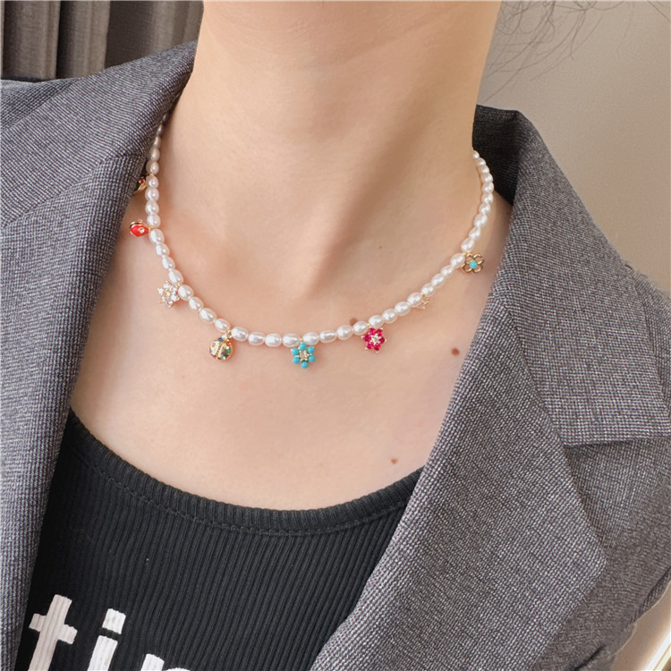 天然淡水珍珠项链小众设计时尚气质短款锁骨链彩色花朵小清新颈饰