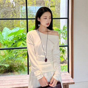 女 DIGM 2025秋季 极简风高级感斜领露肩拼接长袖 T恤针织衫