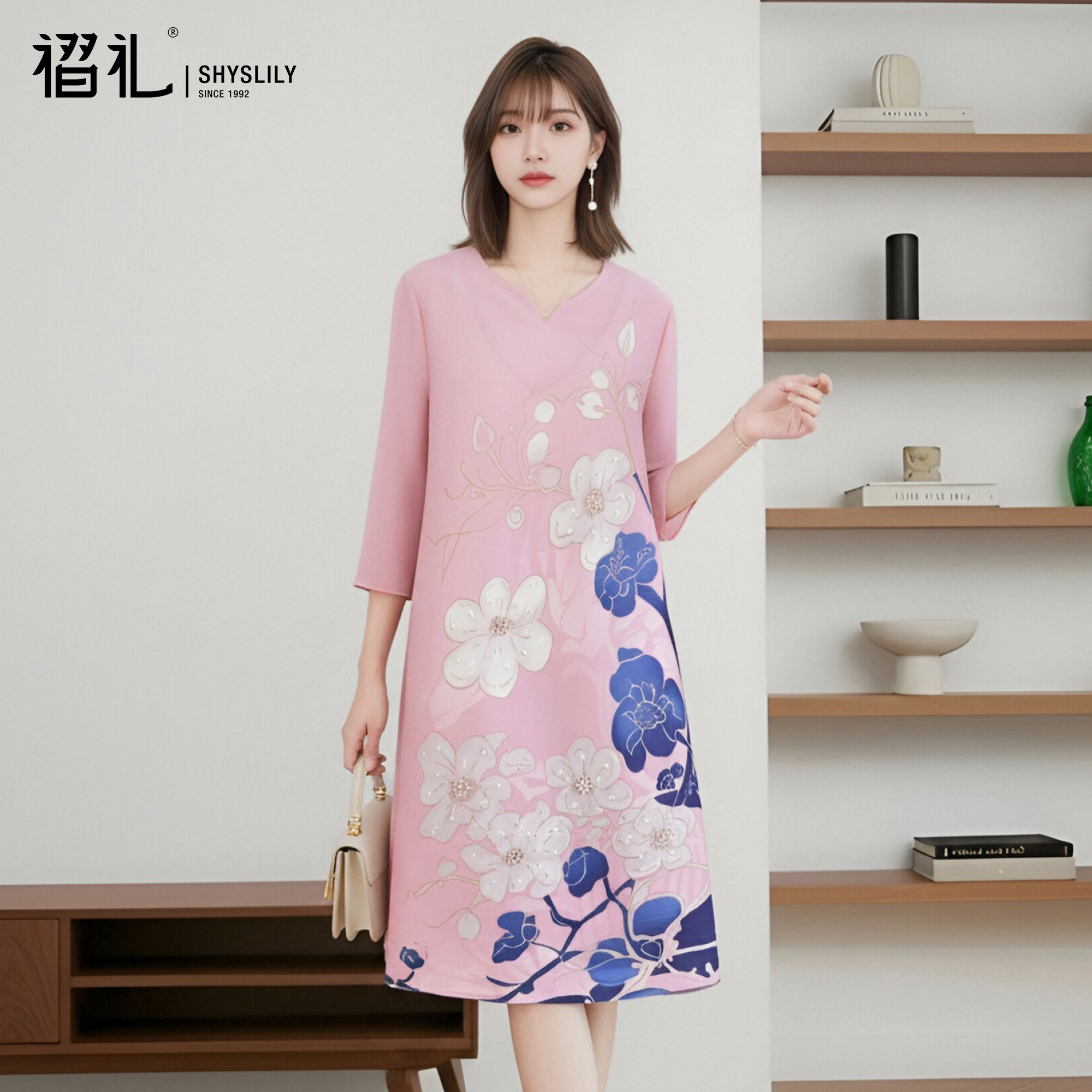 三宅褶皱妈妈连衣裙新款春装新中式印花裙子粉色宽松大码女弹簧裙