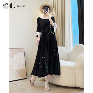 三宅褶皱高级感黑色连衣裙女春装 气质赫本风长裙 高端胖mm洋气大码