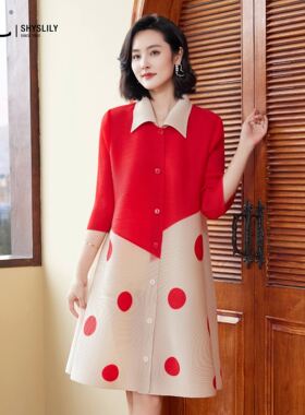 三宅法式红色连衣裙妈妈春季新款波点弹簧裙褶皱减龄宽松大码衣服