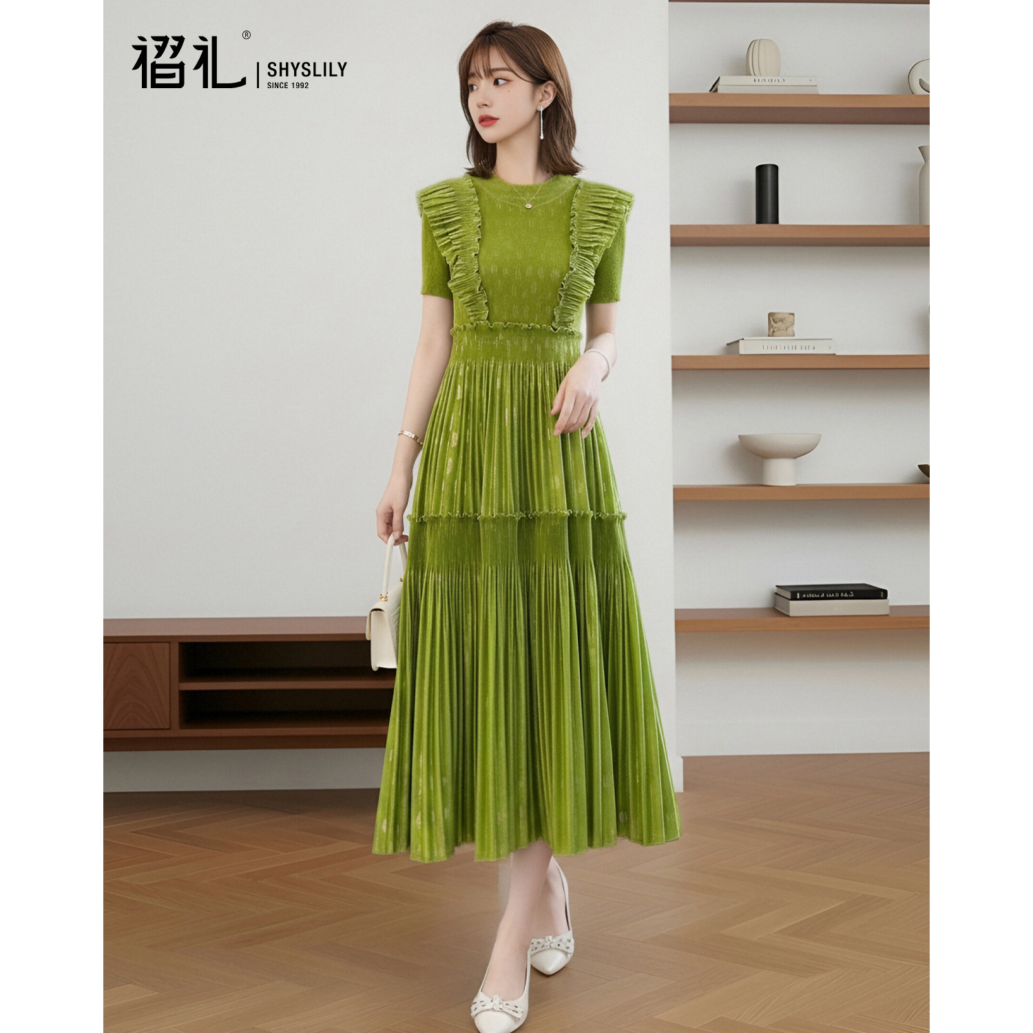高端绿色连衣裙海边度假风裙子女夏季新款短袖收腰三宅褶皱大摆裙