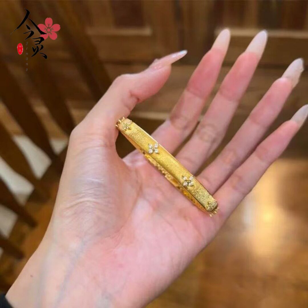 金店同款沙金点钻四叶花拉丝卡扣手镯女款轻奢时尚高级感手环手饰