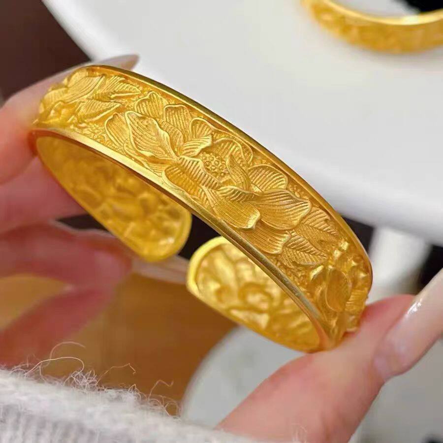 越南沙金手镯国风花开富贵錾刻牡丹花开口宽版实心镯子女结婚首饰