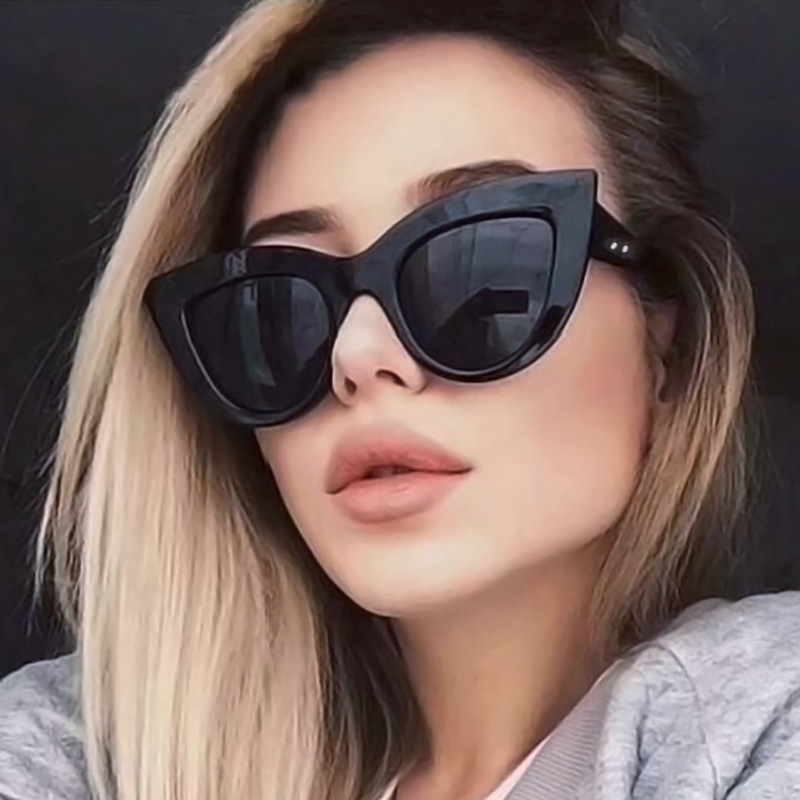 欧美复古大框猫眼墨镜女潮高级感圆脸显瘦街拍米钉三角形太阳眼镜
