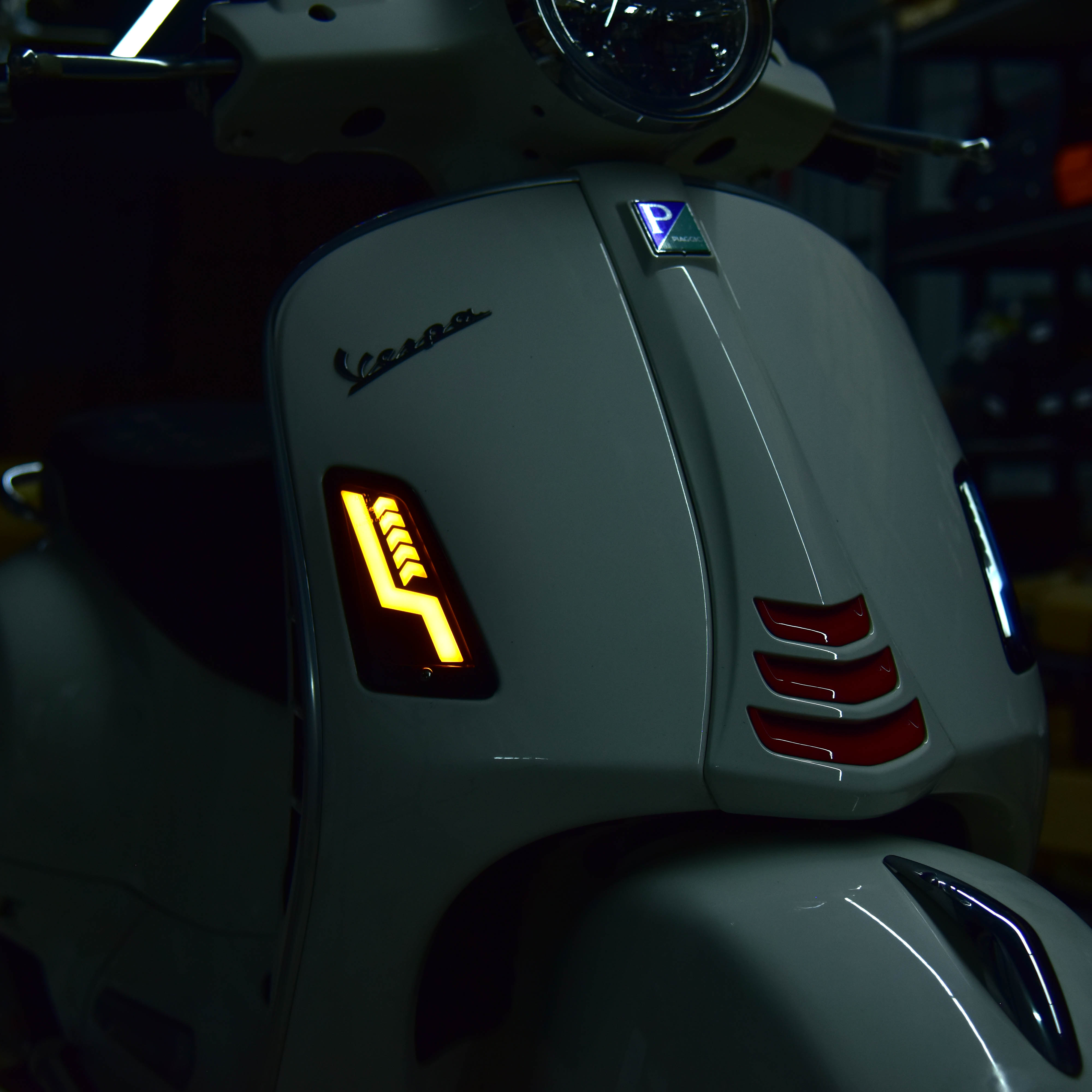 适用vespa改装闪电转向灯黑化