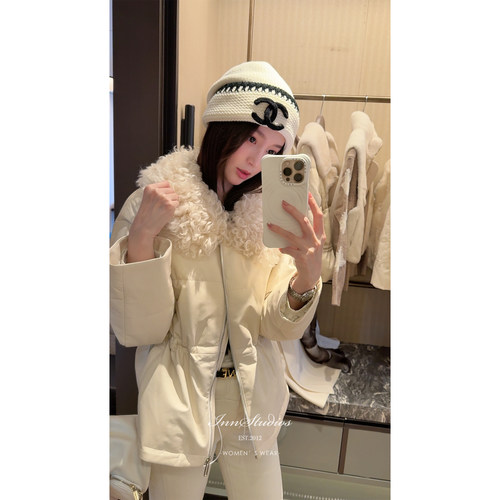 Innstudios奶昔白皮羽绒毛领绵羊皮白鹅绒可调整收腰鹅羽绒外套