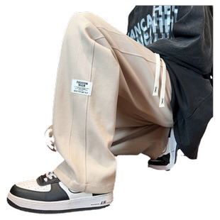 男士卫裤2026春秋季卡其色潮牌裤子男款痞帅阔腿高街直筒休闲长裤