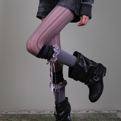 搭配拼接灰紫拼接绑带过膝袜