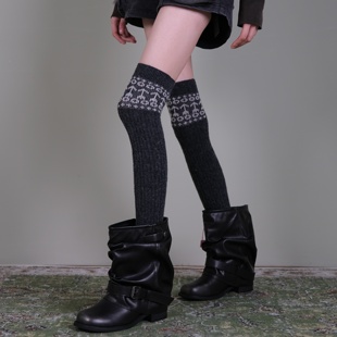 搭做旧牛仔短裤 街头潮酷风 深灰北欧提花过膝针织袜套女 西岭