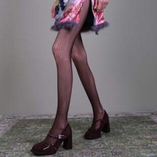 西岭【通透网眼肌理袜 复古半裙 + 经典黑网袜 氛围感拉满