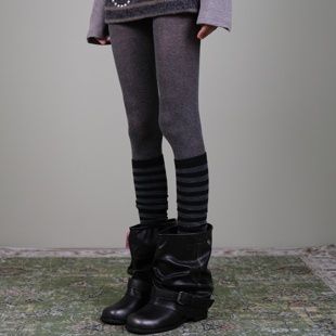 袜搭配堆堆条纹过膝袜 秋冬日杂感深灰裤 西岭 灰调系穿搭