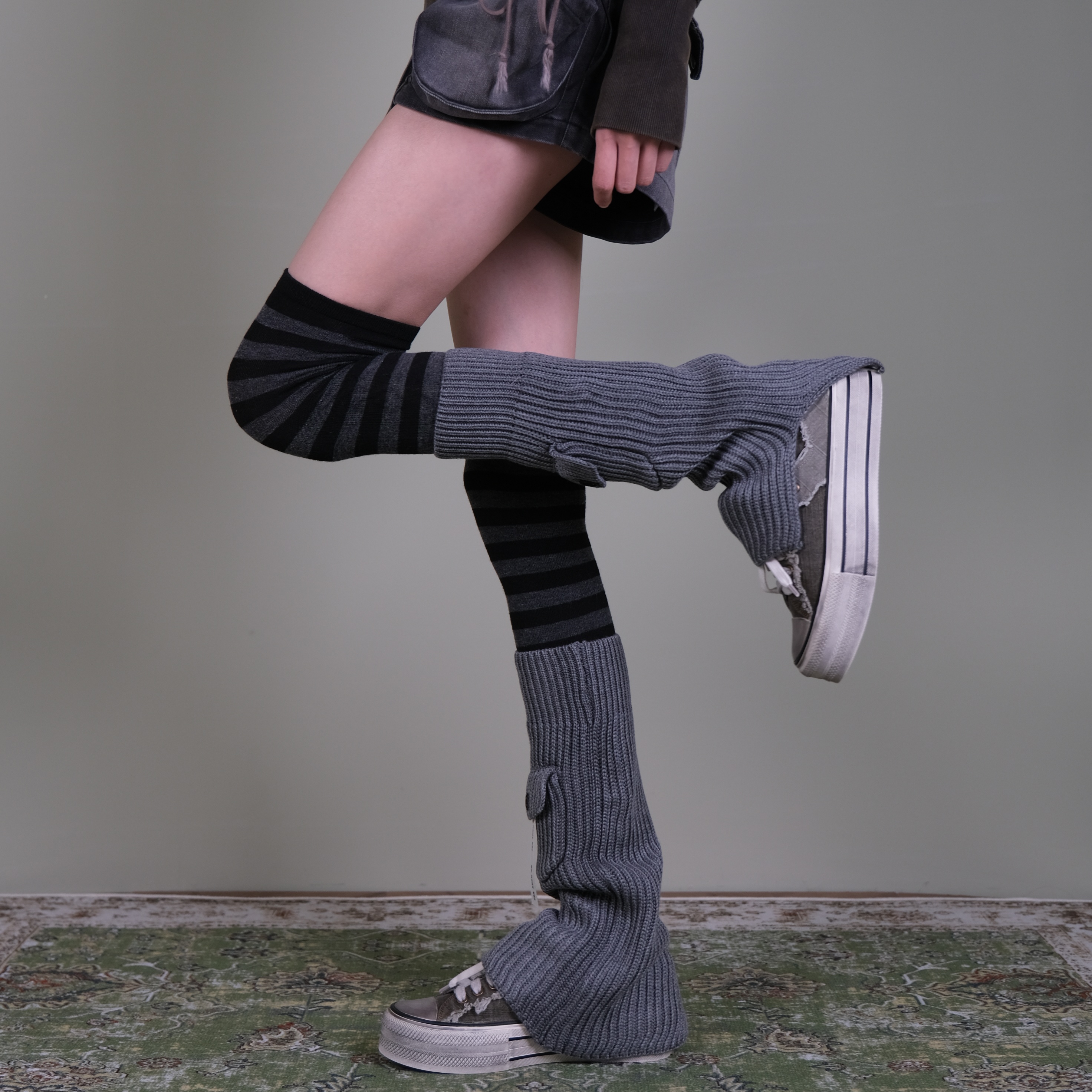 西岭【黑灰条纹过膝袜女 街头叠穿潮酷风 搭灰工装堆堆袜套