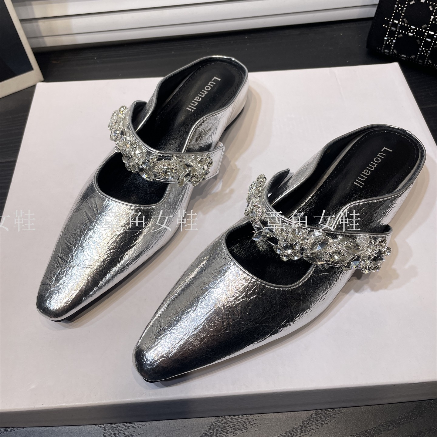 2026新款法式内增高银色水钻一字带包头半拖鞋女春夏平底穆勒凉鞋,女鞋,包头拖,淘宝优惠券,粉丝福利购,淘宝优惠卷