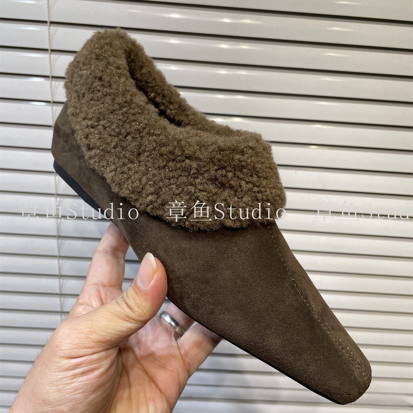 复古绒面通勤气质深口棉单鞋