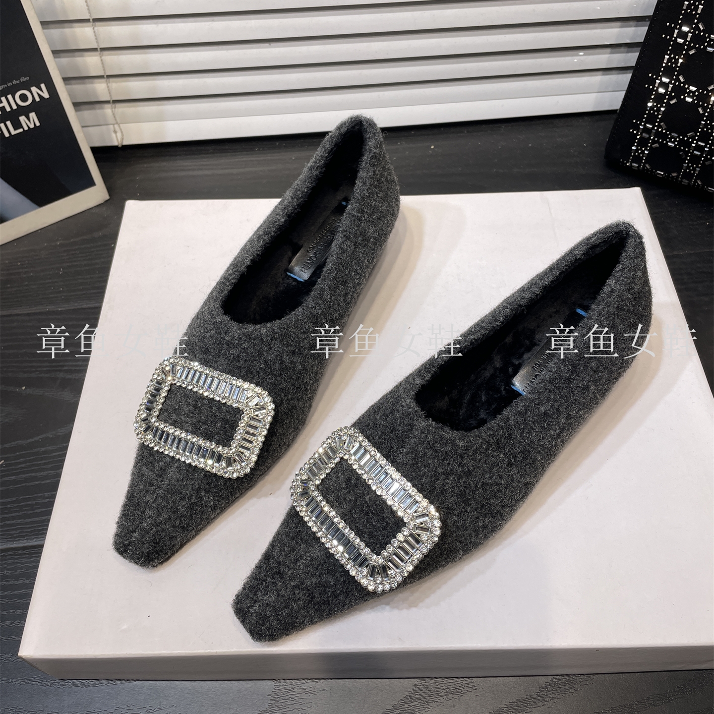 内增高尖头水钻方扣毛毛鞋
