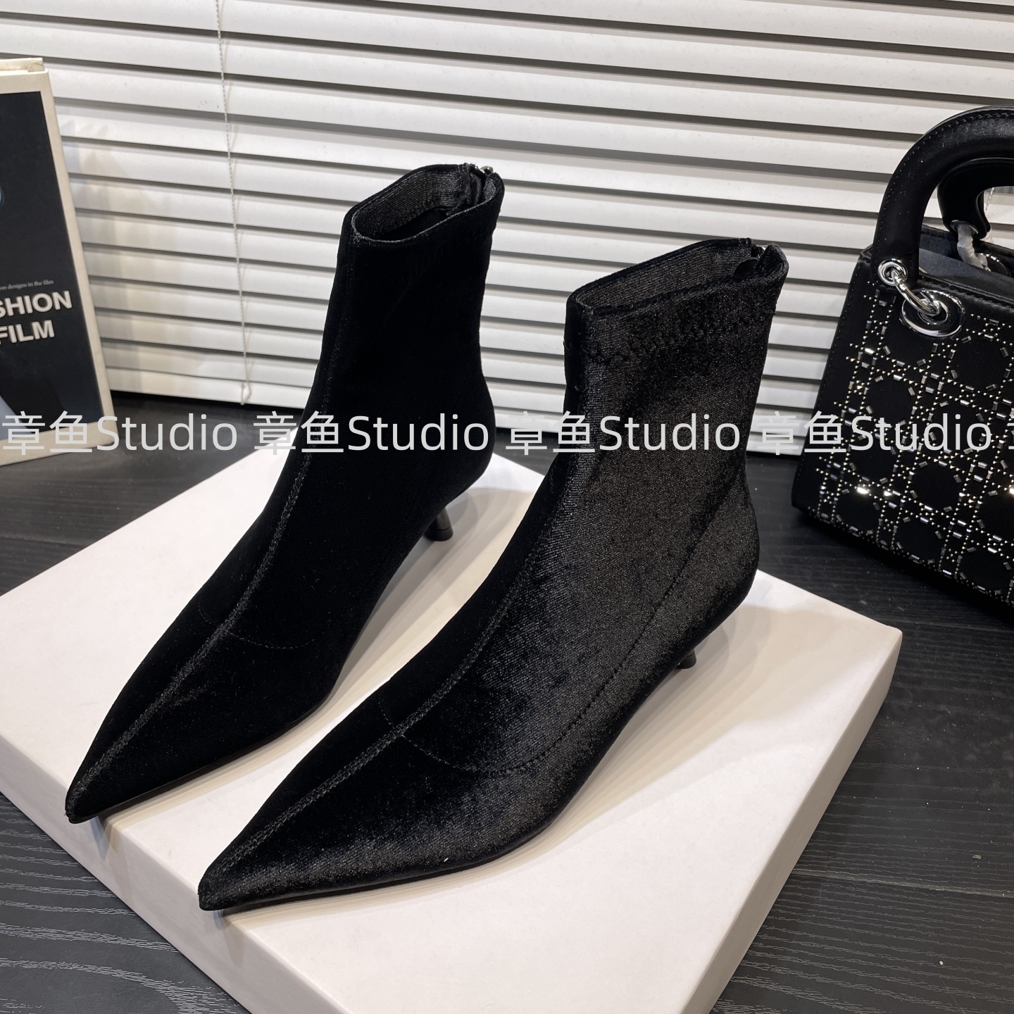 绒面尖头短靴女细跟瘦瘦靴