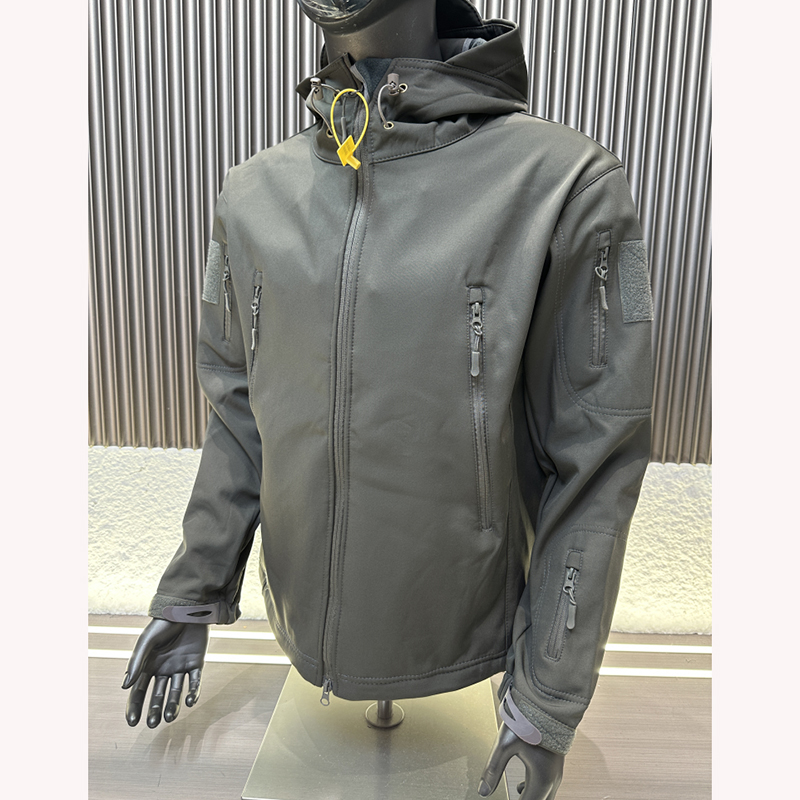 男士户外压胶口袋连帽保暖夹克潮