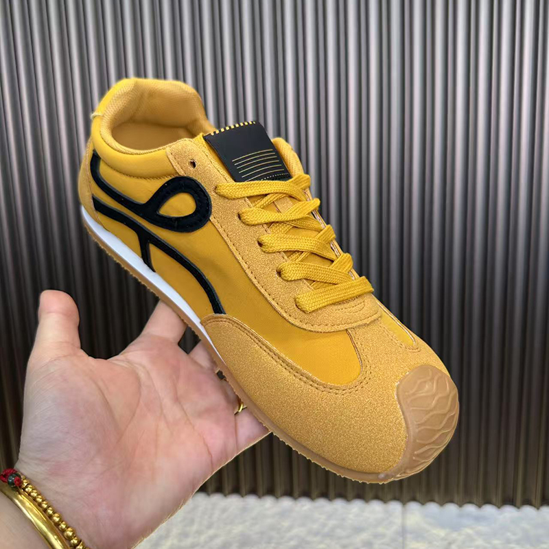 @颜值担当情侣款软低舒适阿甘德训鞋时尚休闲复古跑步运动鞋男款