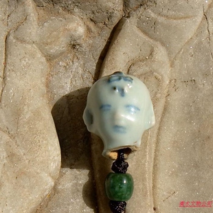 文=英8719天然A货缅甸老坑正阳绿翡翠珠元青花人物瓷片挂件带证书