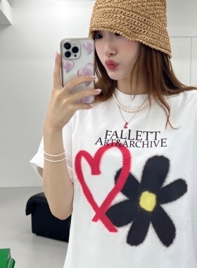 [REコンテナ] fallett韩版小众品牌设计涂鸦爱心花朵印花圆领T恤
