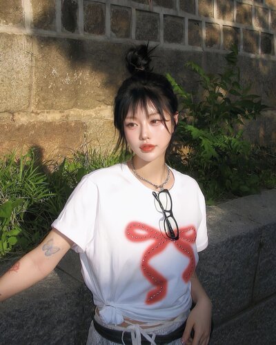 REOY Stu”张元英同款蝴蝶结铆钉印花正肩休闲短袖T恤女纯棉