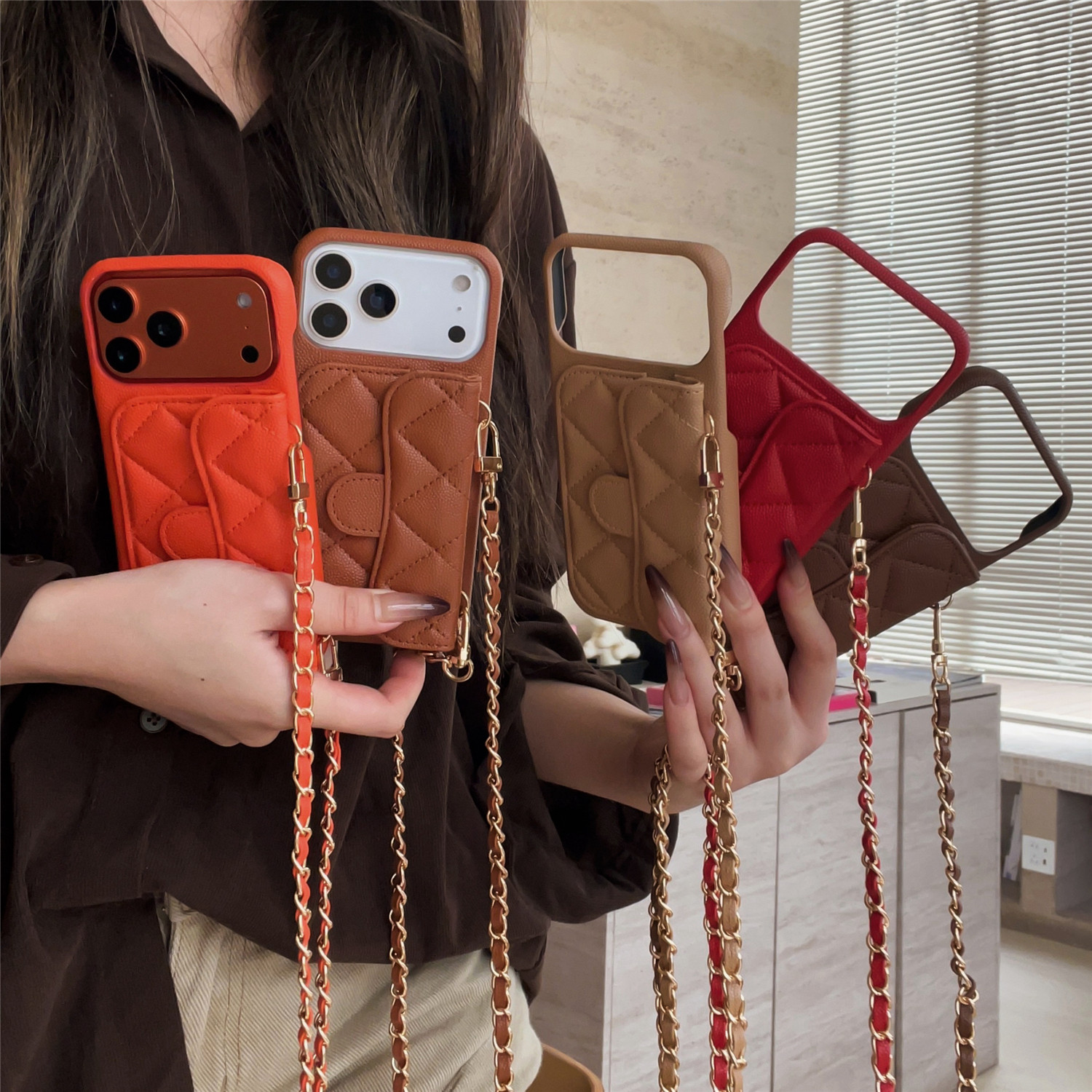 小香风鱼子酱纹插卡零钱包13适用苹果17promax手机壳带链子可斜挎iPhone16纯色皮质保护套15包包背带款14女款