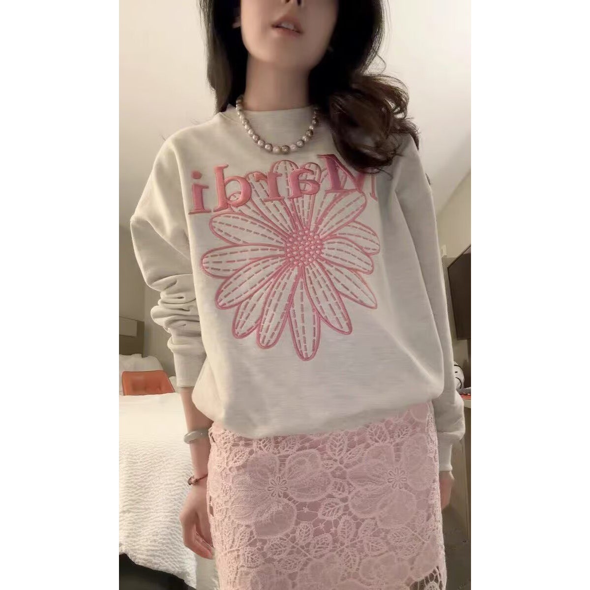 韩版Mardi小雏菊刺绣卫衣明星同款圆领宽松显瘦休闲复古上衣女