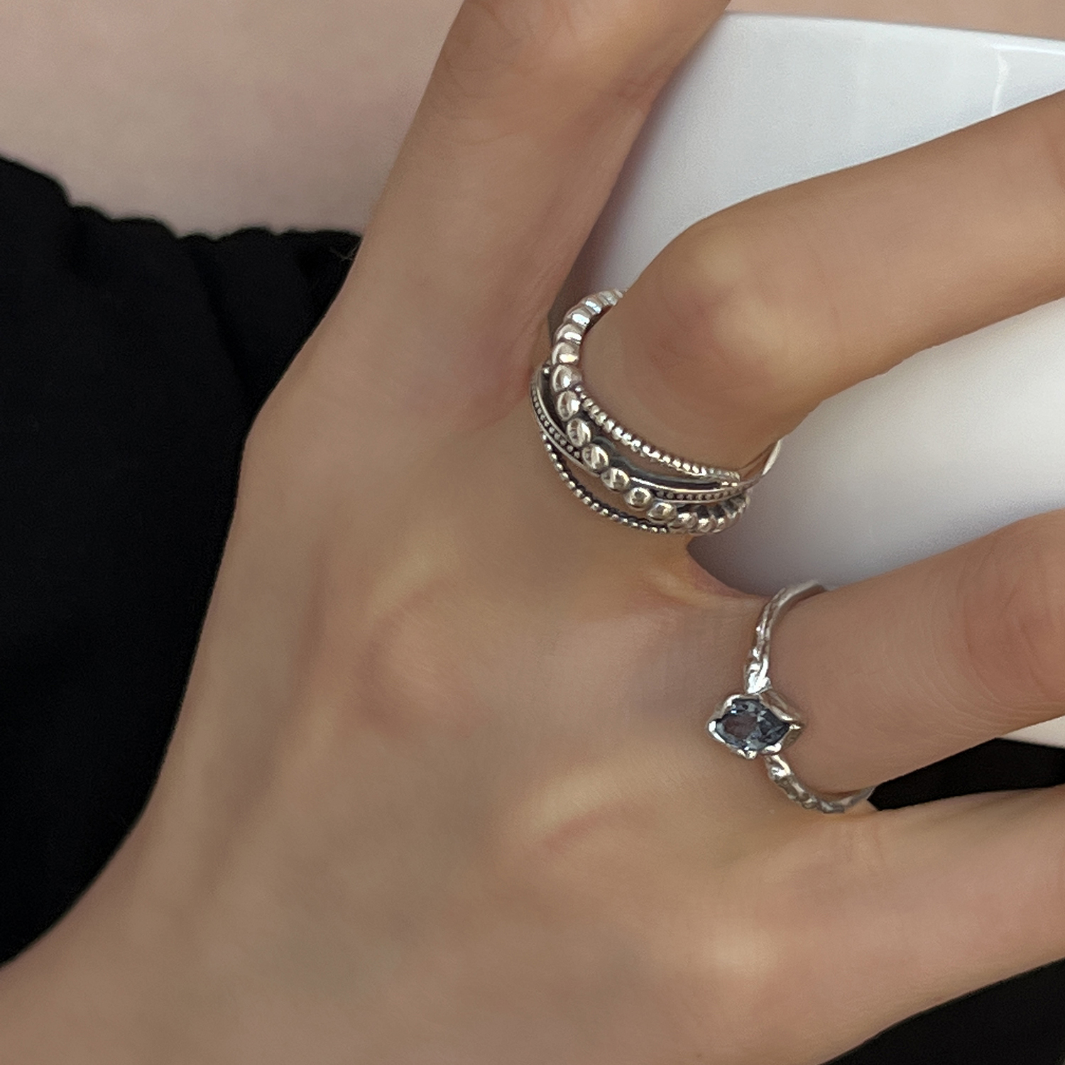 复古多层线条交叉清透冰蓝钻戒指