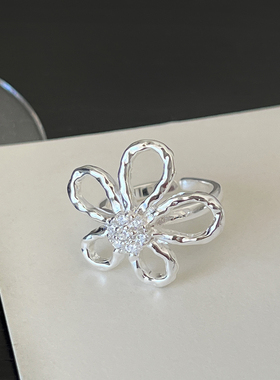 重工气质五瓣花朵镶钻纯银戒指女