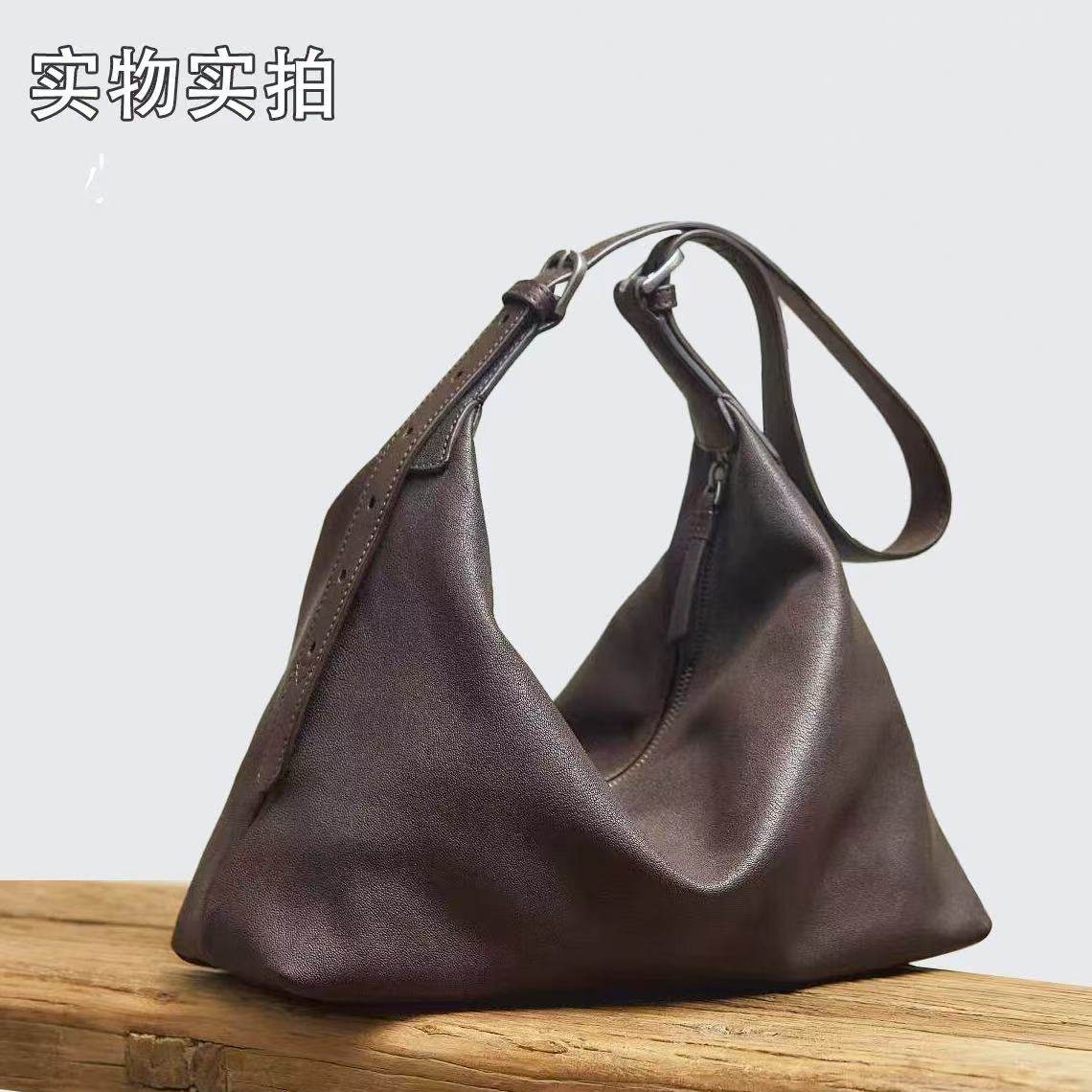 2025新款植鞣皮双耳hobo包慵懒简约单肩斜挎大容量麂皮饺子包包女