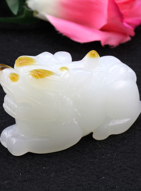 新疆和田玉貔貅手把件招财貔貅