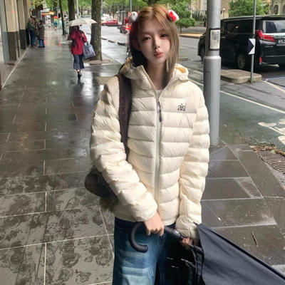 90白鸭绒轻量连帽羽绒服