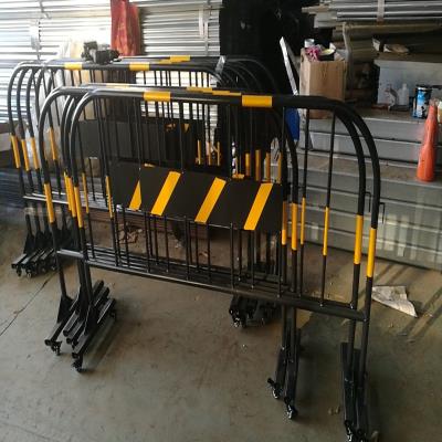交通设施铁马护栏马路施工隔离防护栏杆带轮子可移动护栏