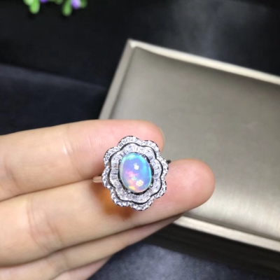银镶天然欧泊戒指,石尺寸7乘9mm 炫彩欧泊戒指