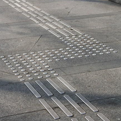 304不锈钢盲道条 盲道钉 导盲条钉 防滑菠萝纹盲人行道交通设施