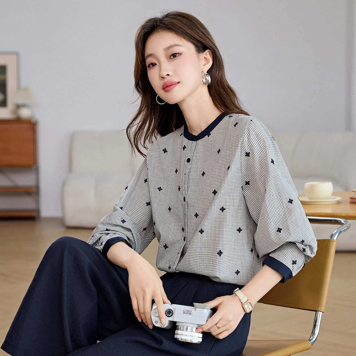 女式衬衫2026春季新款刺绣撞色格子衬衫百搭休闲宽松衬衣 LT2806