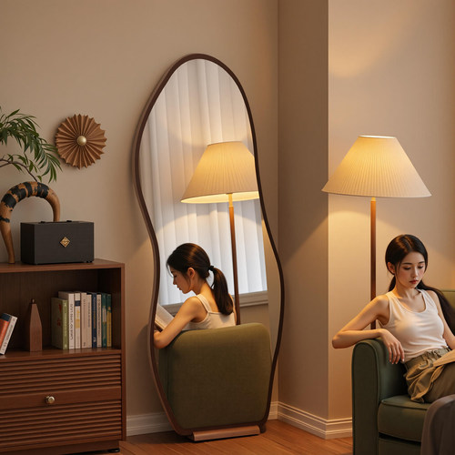 中古风女生卧室大试衣镜