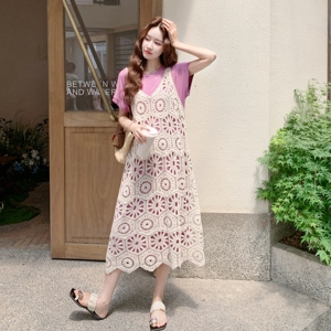 多巴胺绝美粉色连衣裙女2025夏季减龄叠穿蕾丝镂空吊带长裙两件套图片